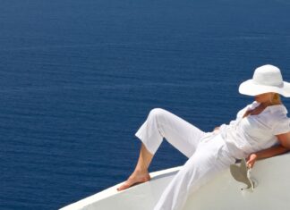 Cosmopolitan Cool: Blending Classic Elegance with Global Trends