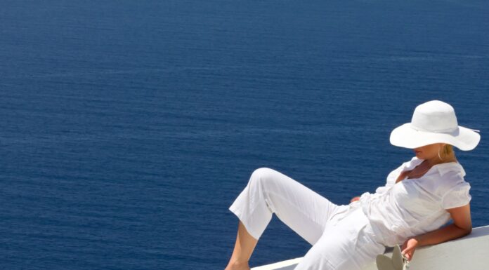 Cosmopolitan Cool: Blending Classic Elegance with Global Trends