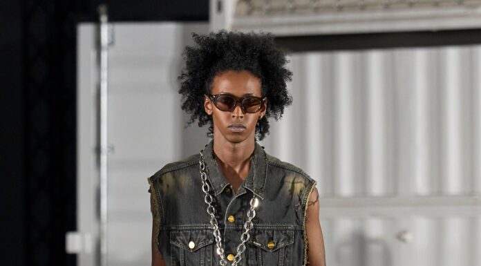 Kamiya presents its vibrant Tokyo Fall 2025 collection, showcasing a kaleidoscope of colors and styles inspired by the vibrant city’s autumn hues.