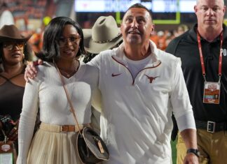 Texas HC Steve Sarkisian, the school’s head coach, surprisingly walked the catwalk as a fashion model at the L’Oreal fashion show.