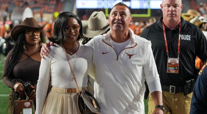 Texas HC Steve Sarkisian, the school’s head coach, surprisingly walked the catwalk as a fashion model at the L’Oreal fashion show.