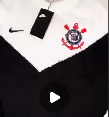 CamilaEstilo Fashion showcases its trendy styles and latest fashion trends on Instagram.