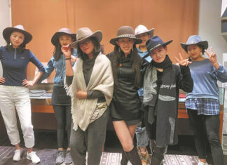 A fashion designer discovers new creative horizons by drawing inspiration from the vibrant culture and stunning landscapes of Xizang.