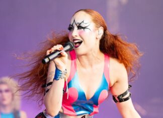 Chappell Roan embodies a minimalist style in her private life, which is a stark contrast to the elaborate and flashy outfits she wears as part of her job.