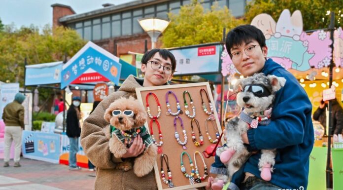 The 2025 Pet Fashion Trend report indicates a new wave of pet consumption is emerging.