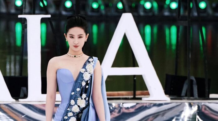 Liu Yifei blooms on the red carpet at the Rednote Fashion Gala in her stunning role as Miss Sohee.