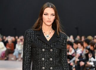 Chanel’s Fall 2025 ready-to-wear collection was showcased on the runway, featuring a stunning fashion show and impressive line of clothing and accessories.