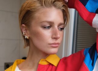 Julia Schlaepfer’s hair reference for Ralph Lauren’s Paris presentation remains a mystery for guessers.