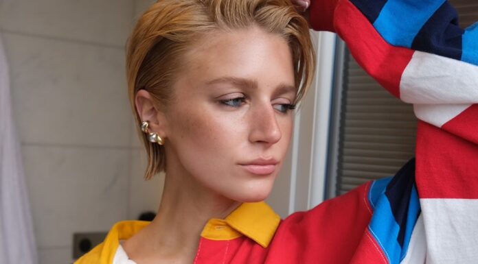 Julia Schlaepfer’s hair reference for Ralph Lauren’s Paris presentation remains a mystery for guessers.