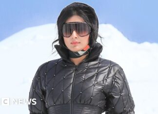 The Gulmarg fashion show in Indian-administered Kashmir has sparked controversy and a heated debate.