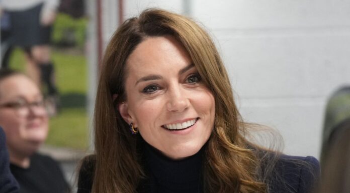 Kate Middleton’s navy coat showcased a bold fashion statement by breaking the classic rule of pairing navy with navy, as it was paired with a navy hat and shoes instead of white.