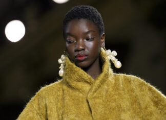 Capturing the Elegance of Fashion: A Photographic Journey Through Paris Fashion Week.