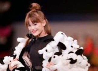 Snoopy In Style Exhibition Celebrates the Fashion History of Peanuts.