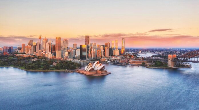 Pack light and arrive stylishly for a summer escape to Sydney with these must-have essentials.