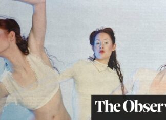 Issey Miyake introduces his groundbreaking piece of cloth in Tokyo in 1999.