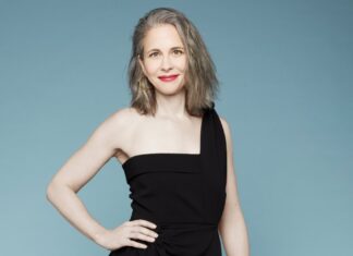 I make fashion mistakes and share what I’ve learned from them.