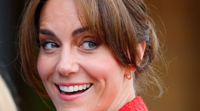 Kate Middleton’s stunning red sundress is providing major summer fashion inspiration.