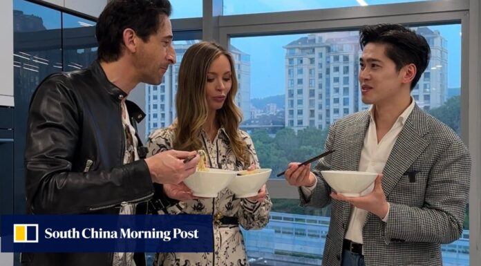 Adrien Brody is set to appear at a Chinese fashion event in April, captivating internet users with his charming visit.