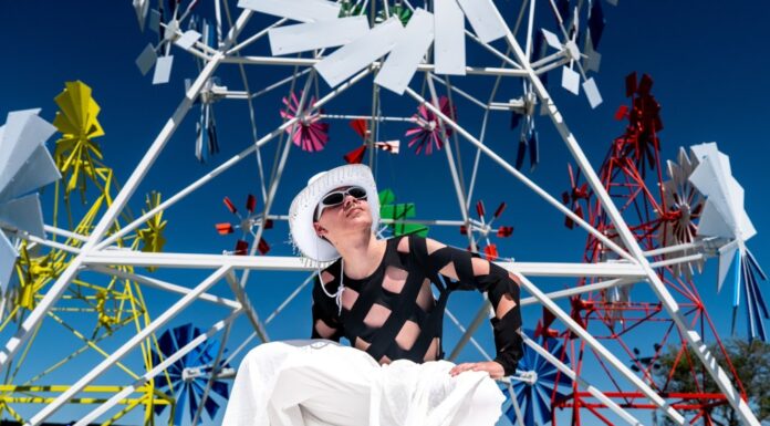 Coachella 2025 outfits and festival fashion.