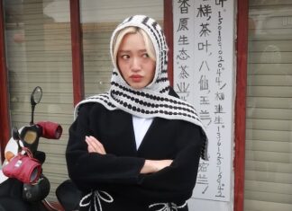 Selina Yang, an actor, draws fashion inspiration from 1990s films.