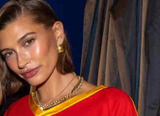 Here is the rewritten title in one sentence: “The Ultimate Guide to Dressing for a Concert or Music Festival in 2025”.