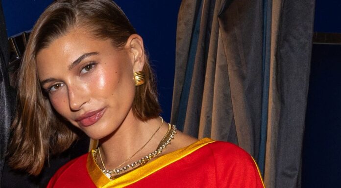 Here is the rewritten title in one sentence: “The Ultimate Guide to Dressing for a Concert or Music Festival in 2025”.