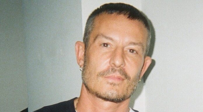 & Other Stories has named Jonathan Saunders as its new Chief Creative Officer.