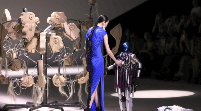 Shanghai Fashion Week 2025 is where technology converges with fashion to create a unique and innovative experience.