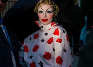 Here is the rewritten title in one sentence: The 2025 Fashion Trust U.S. Awards had a star-studded night with standout looks by A-list celebrities.