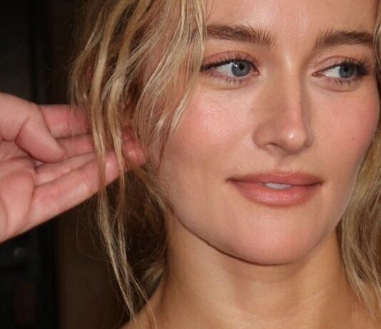 Sarah Pidgeon’s Actor Awards Look Was All About “Minimalist Romance”