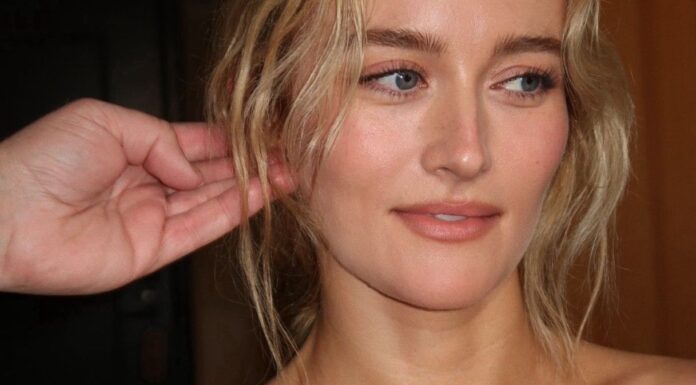 Sarah Pidgeon’s Actor Awards Look Was All About “Minimalist Romance”